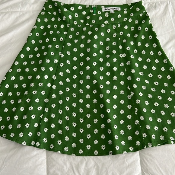 Reformation Flounce skirt in Hannah green size 0 - Picture 5 of 7